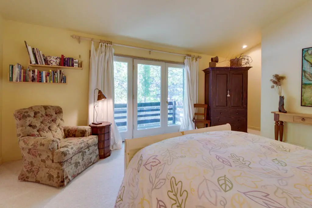 Sunny Side Lodge