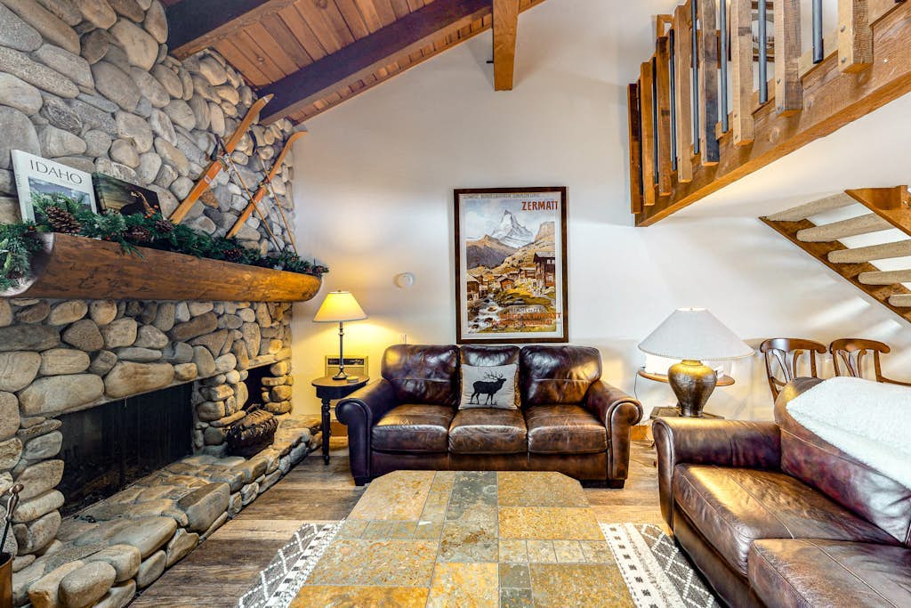 Ski-in/ski-out alpine condo with prime location, shared pool, hot tub, & tennis
