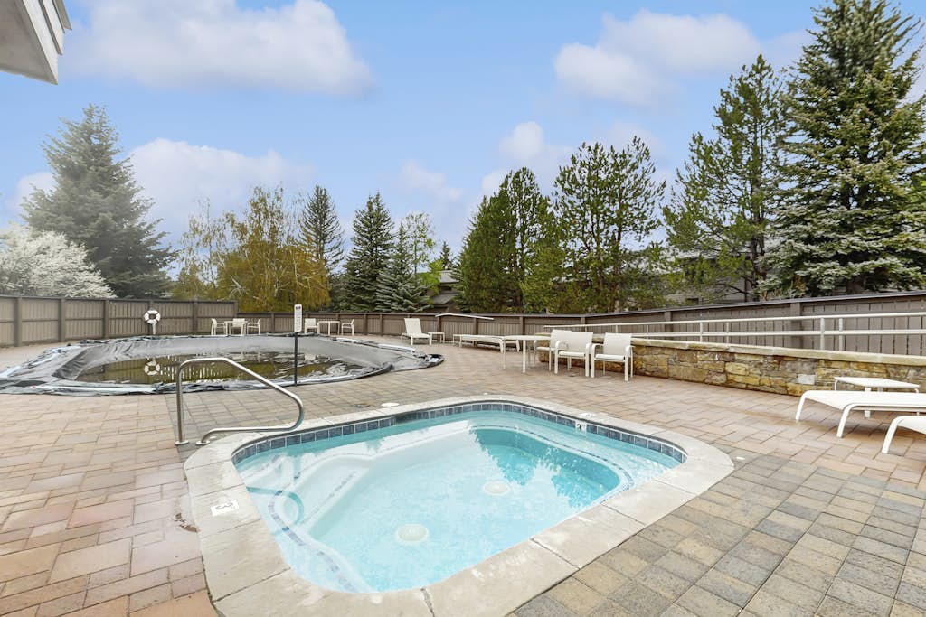 Ski-In/Ski-Out Condo on Dollar Mountain with Shared Pool & Hot Tub