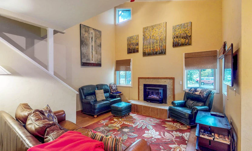 Centrally located condo with mountain views - on bike path