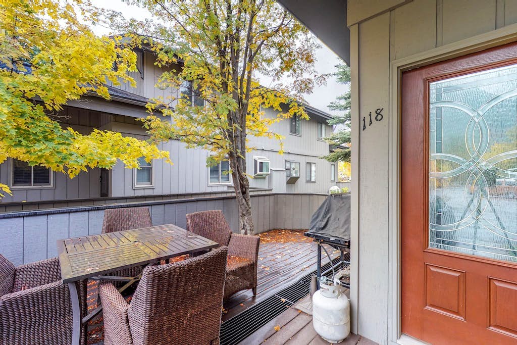 Centrally located condo with mountain views - on bike path