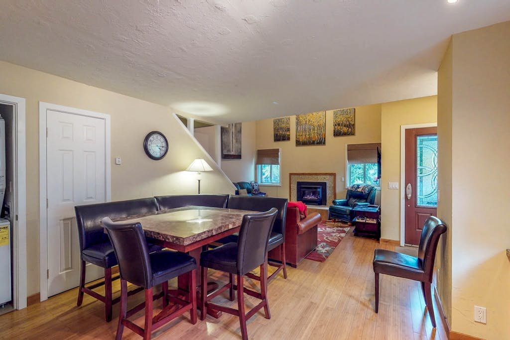 Centrally located condo with mountain views - on bike path