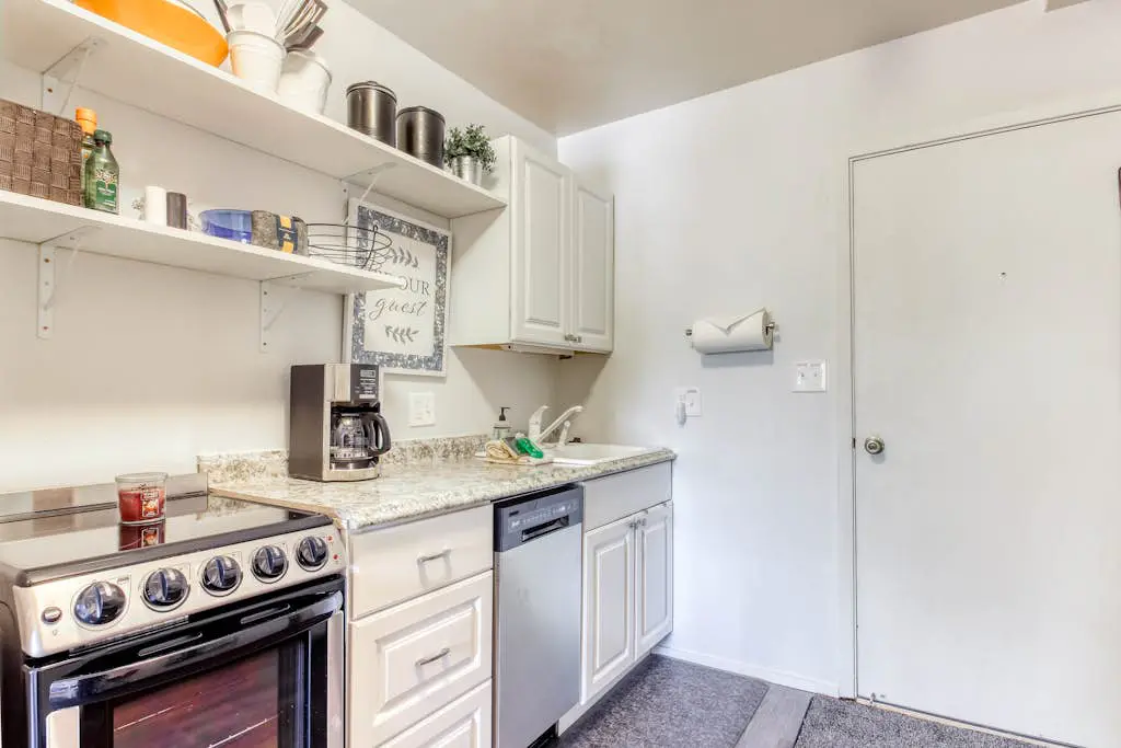 Elkhorn Escape - Renovated 2020