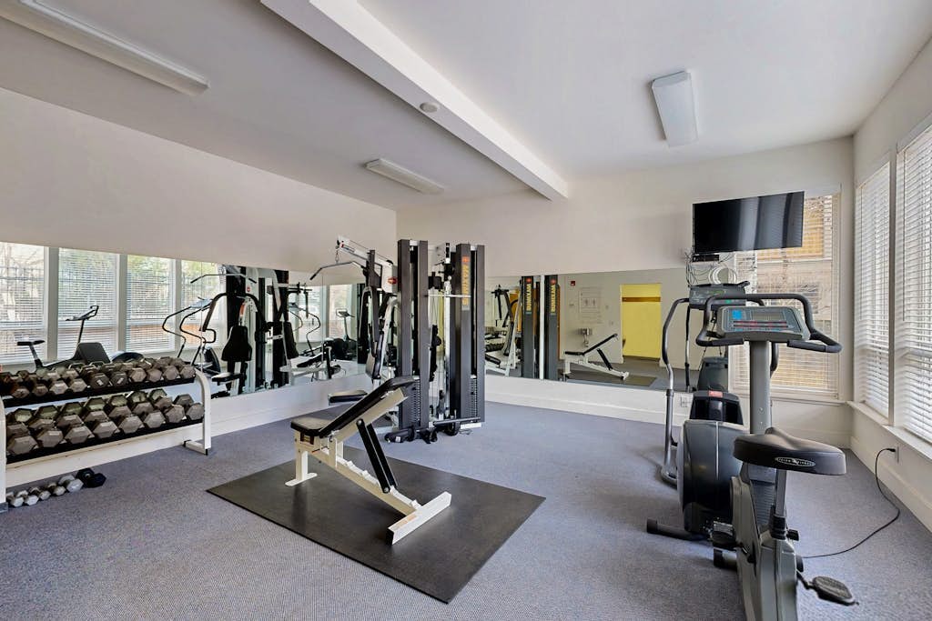 Cozy mountain-view condo with furnished deck, hot tub, & gym - walk to lifts