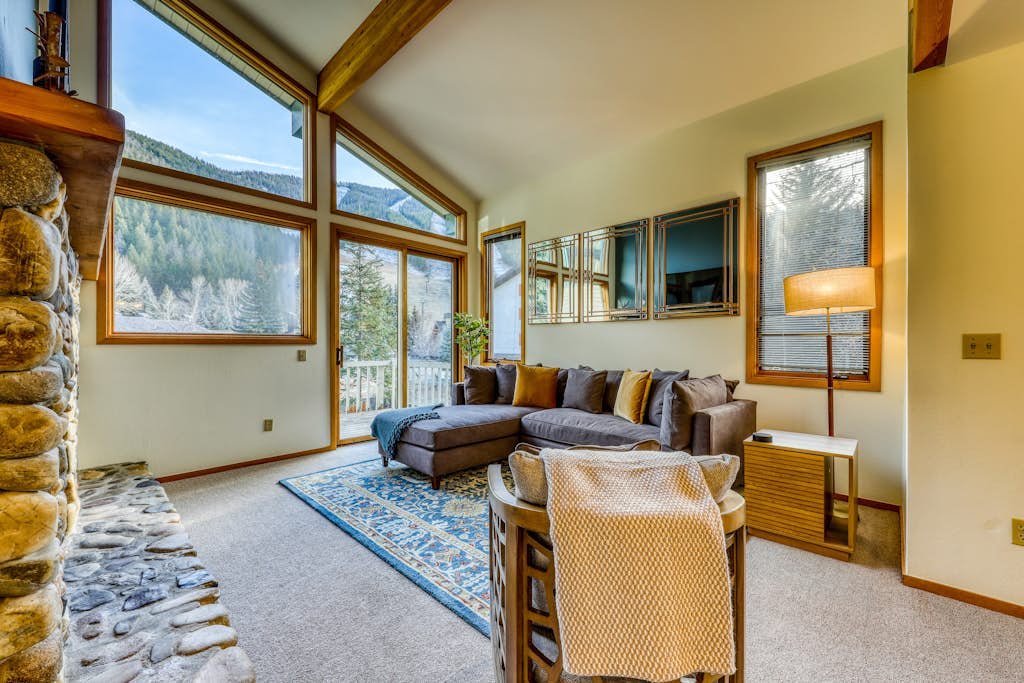 Newly-updated Warm Springs condo w/ski & mountain views - Dogs ok