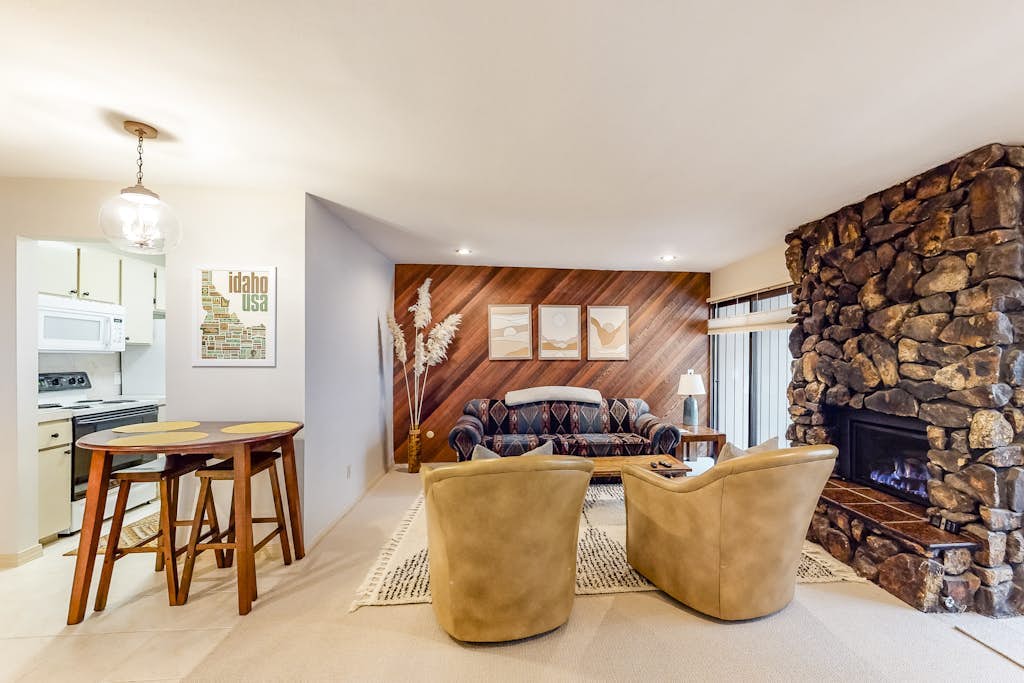 Modern Mountain Gem near Lifts w/Free WiFi, Gas Fireplace, Shared Hot Tub/Sauna
