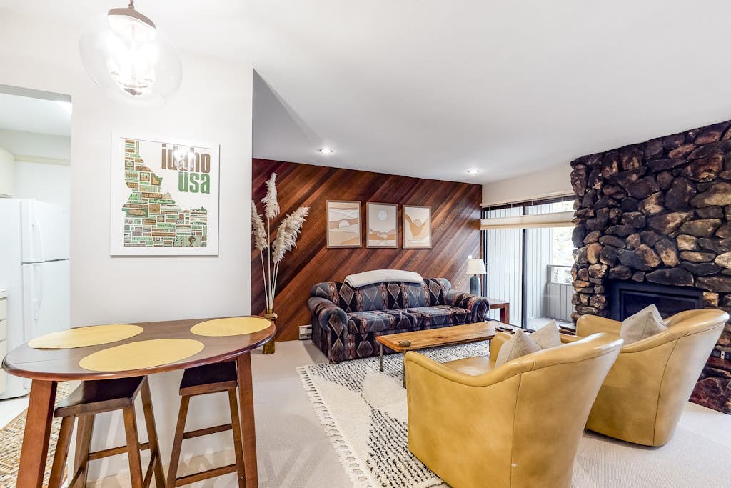 Modern Mountain Gem near Lifts w/Free WiFi, Gas Fireplace, Shared Hot Tub/Sauna