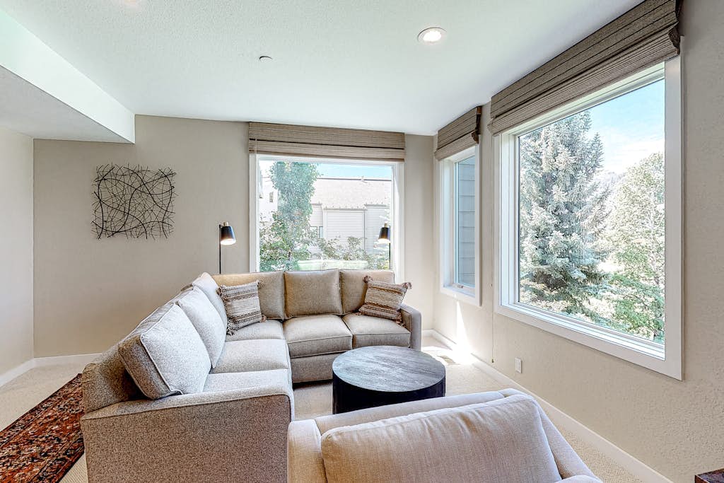 Newly Remodeled, 2nd-Floor Condo w/Free WiFi, Golf & Ski Views, & Wood Fireplace