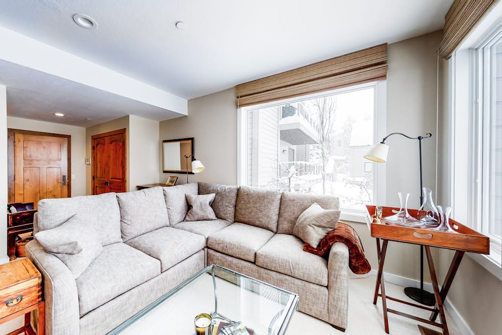 Newly Remodeled, 2nd-Floor Condo w/Free WiFi, Golf & Ski Views, & Wood Fireplace