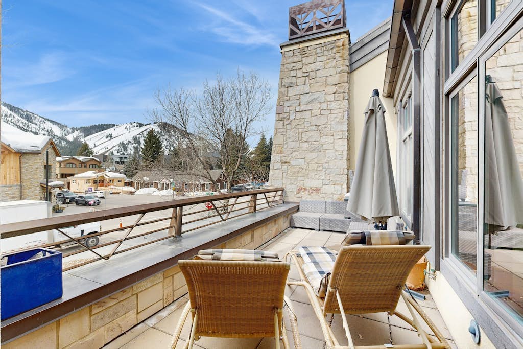 Beautiful condo with views of Dollar Mountain, cable, WiFi, fireplace, & patio