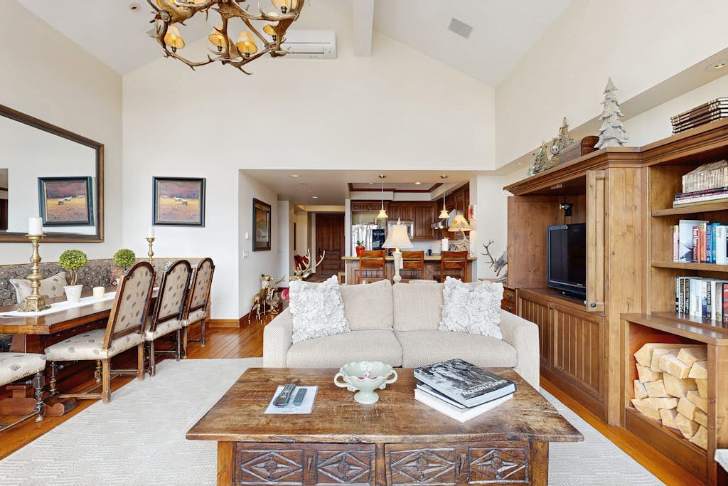 Beautiful condo with views of Dollar Mountain, cable, WiFi, fireplace, & patio