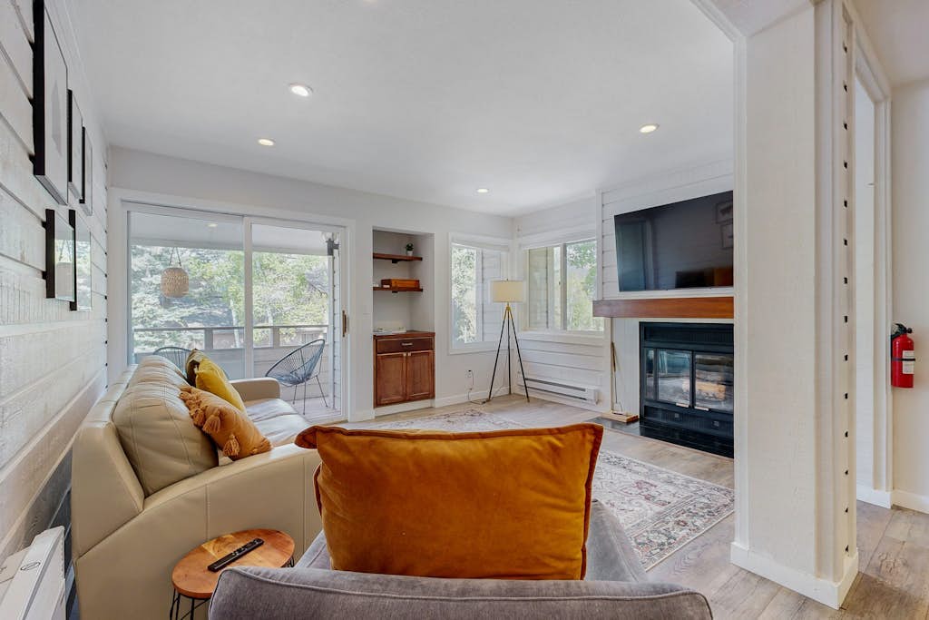 Newly Renovated Condo with Fireplace, Fast WiFi, Balcony & Shared Pool/Hot Tub