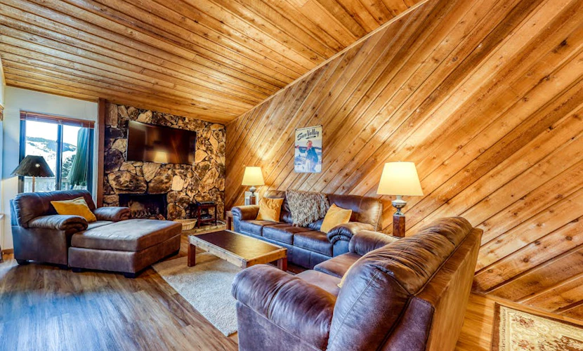 Mountain retreat with golf on-site