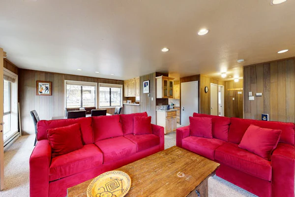 Comfy condo with WiFi & washer/dryer - near Dollar Mountain & downtown