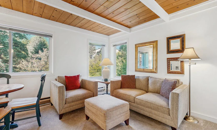 Bright corner Atelier studio w/mountain views - close to Sun Valley Resort