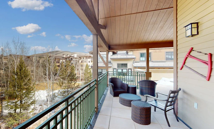 Modern mountain penthouse close to hikes & skiing