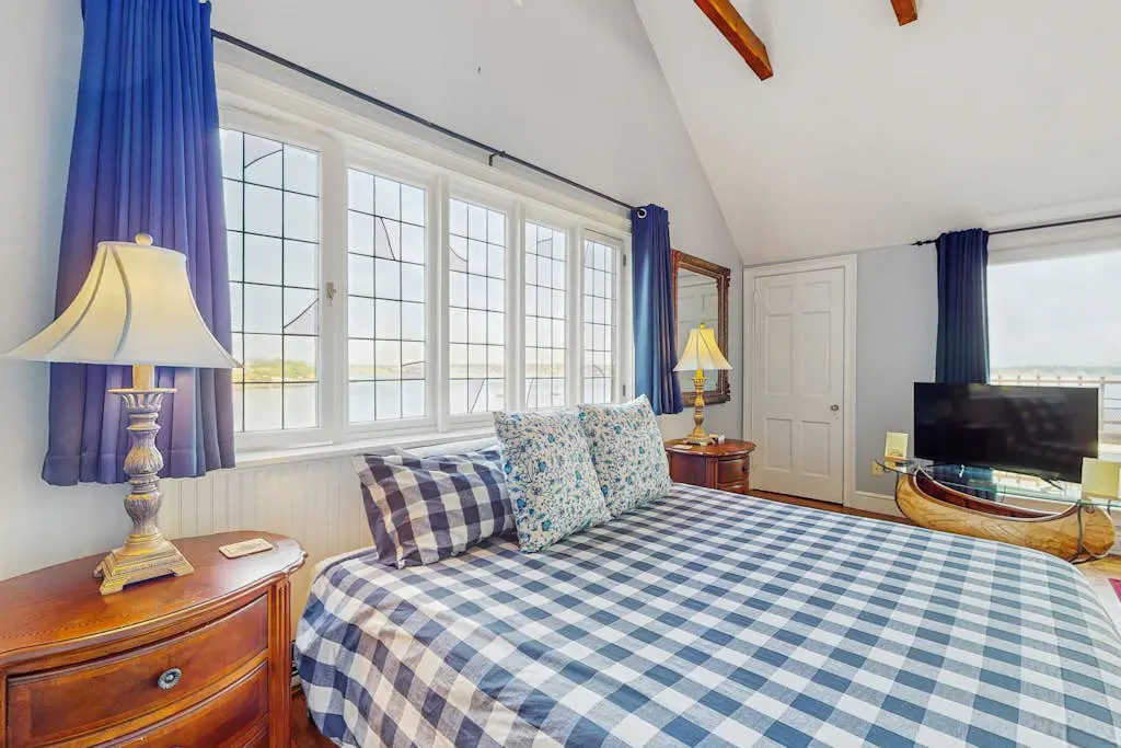 Point Radio Cottage
