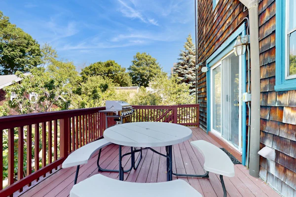 Beautifully renovated home walk to boulevard, town & train