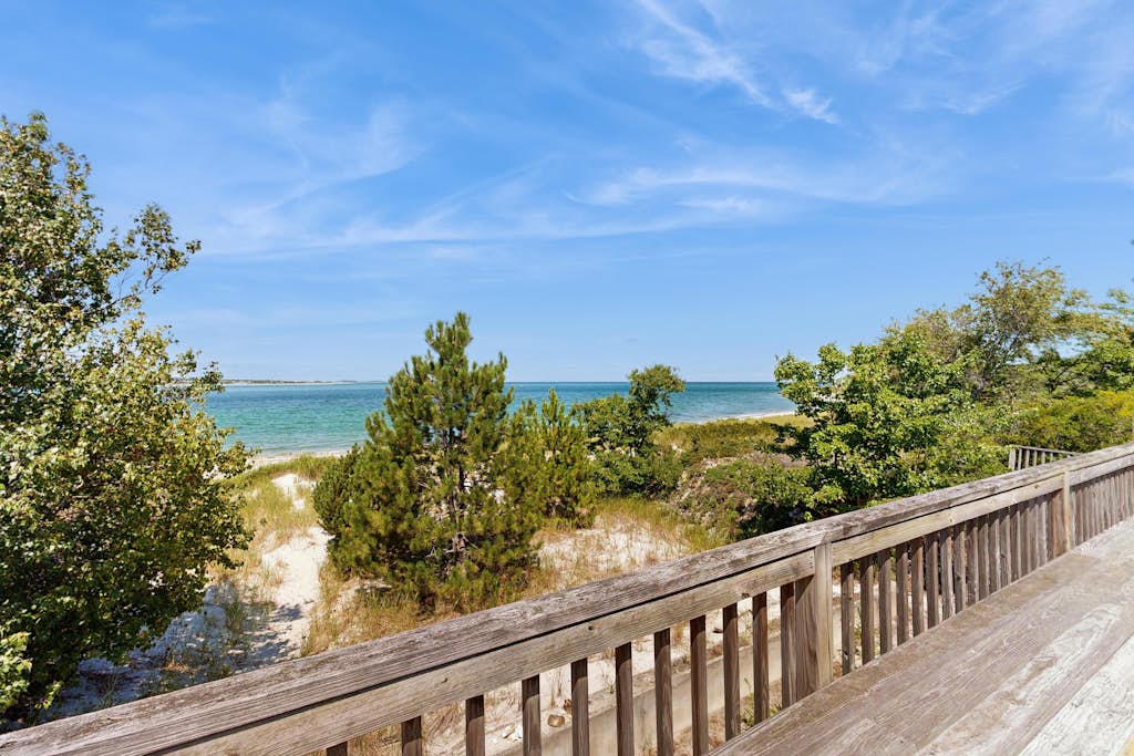 Private beachfront escape on Coffins Beach w/ amazing views & private beach