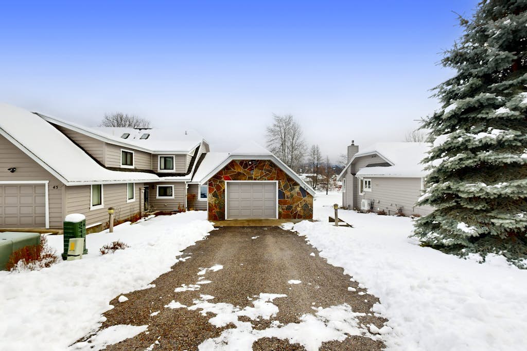Spacious Dog-Friendly Condo on the 7th Hole of Eagle Bend Golf Course