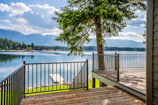 Waterfront home on Echo Lake with dock, amazing view, deck & washer/dryer