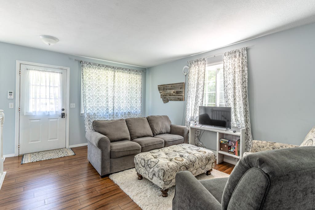 Mountain-view home with large deck, gas grill, firepit, lawn, and central AC
