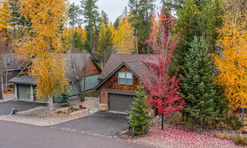 Golf resort home with fairway views, hot tub, sauna, covered deck, & grill