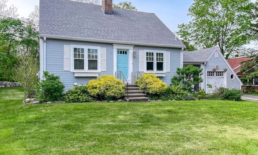 Prime location cape charmer – walk to all-beach, Village, & Atlantic path