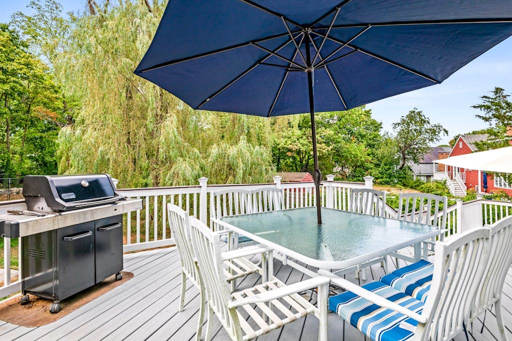 Prime location cape charmer – walk to all-beach, Village, & Atlantic path