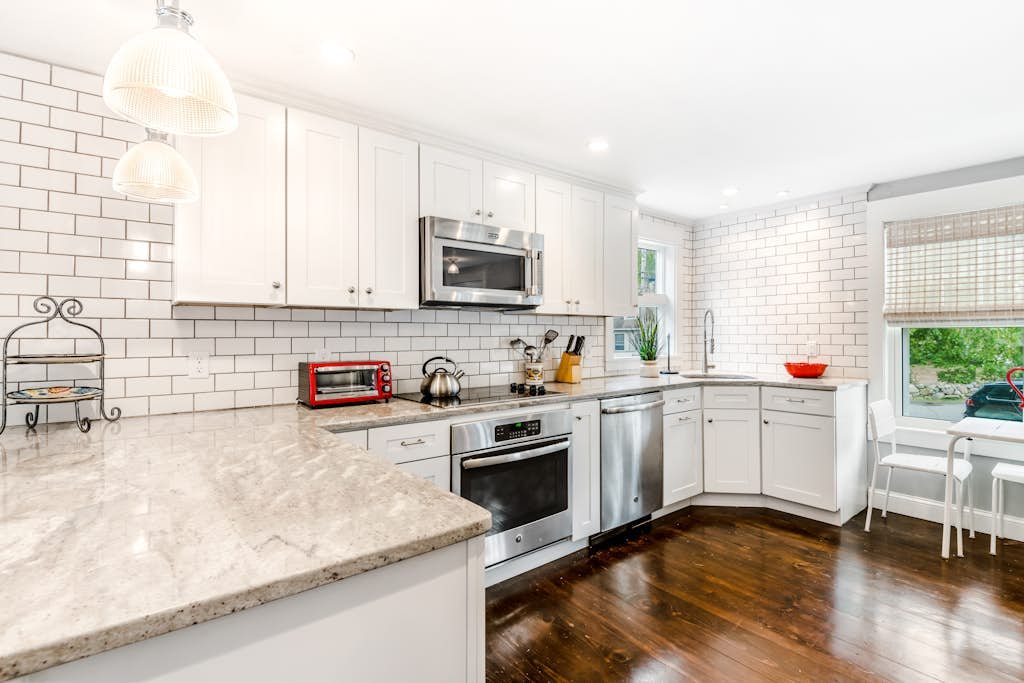 Prime location cape charmer – walk to all-beach, Village, & Atlantic path