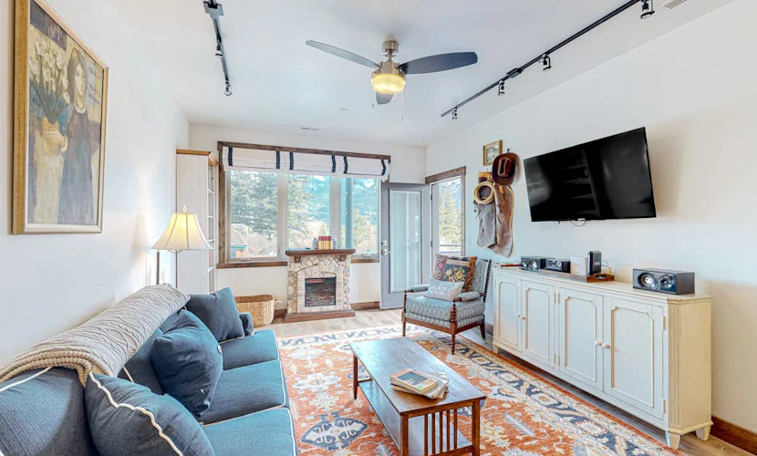 Brand-new downtown condo with rooftop patio, grill, mtn views, fireplace, & W/D