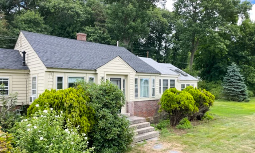 Inviting oceanfront cottage with fireplace, beach access, kayaks, & W/D