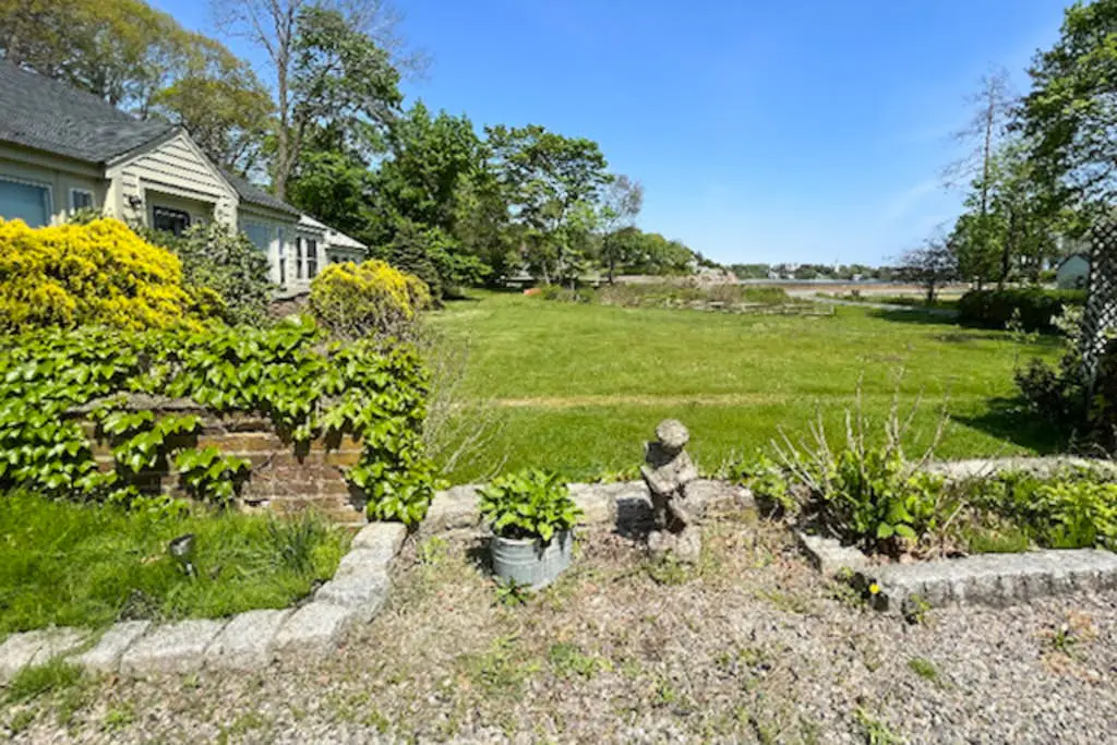 Garden Cottage By The Sea