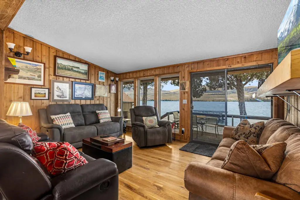 The Meadowlark Cabin