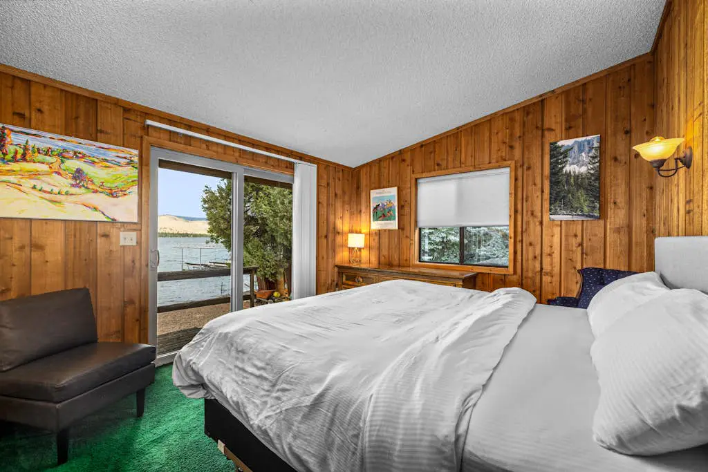 The Meadowlark Cabin