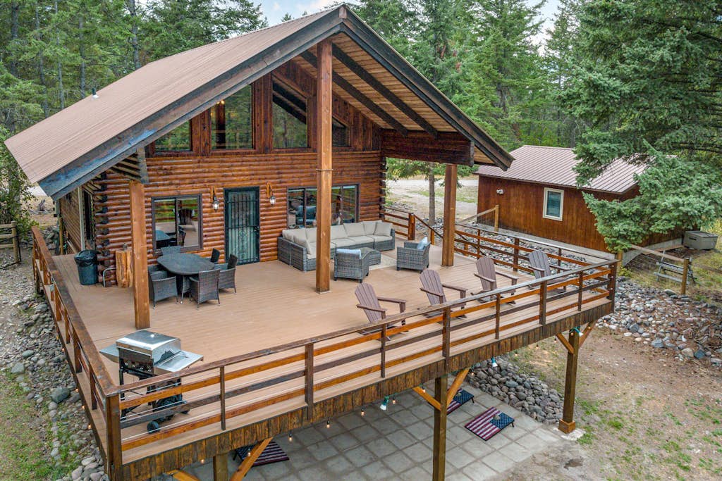 Swan Mountain cabin with amazing views, hot tub, large deck, & game room