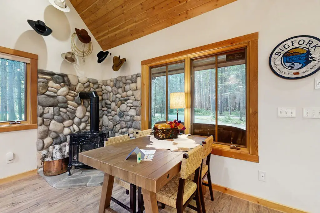 Deer Pine Cabin