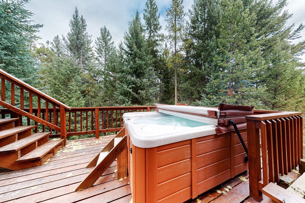 Dog-Friendly Home with Free WiFi, Private Hot Tub, and Great Views - Near Golfing