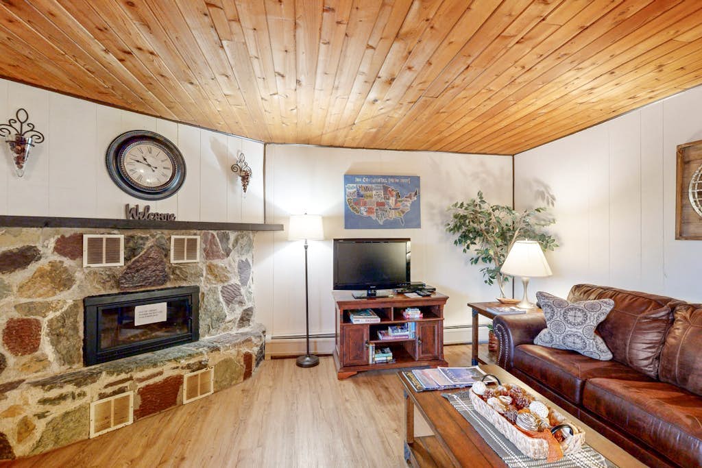 Dog-friendly, lake-view condo with pool, hot tub & nearby beach - near parks