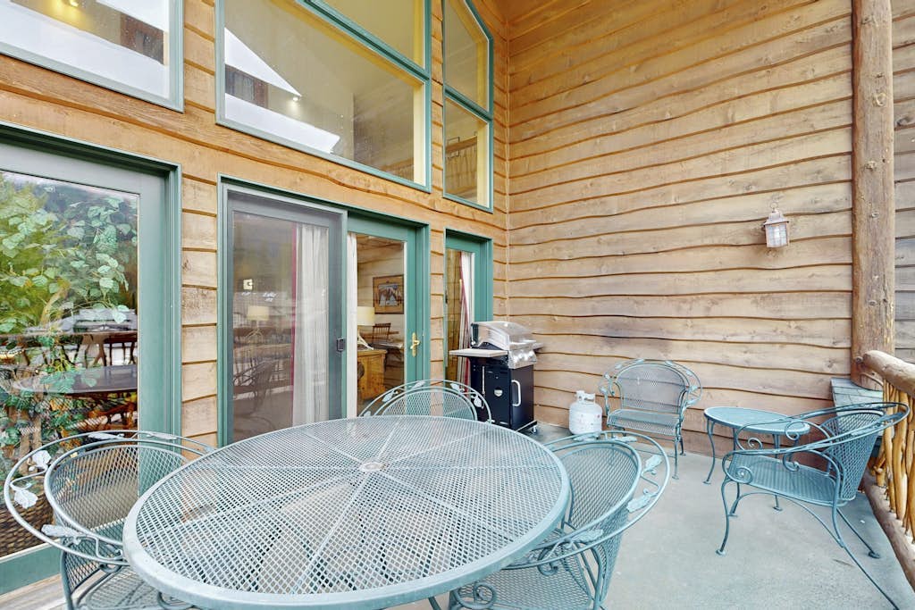 Ski-in/ski-out mountaintop getaway with private hot tub - close to town