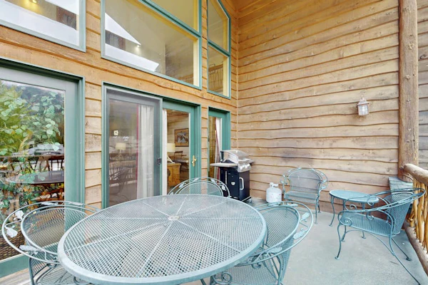 Ski-in/ski-out mountaintop getaway with private hot tub - close to town