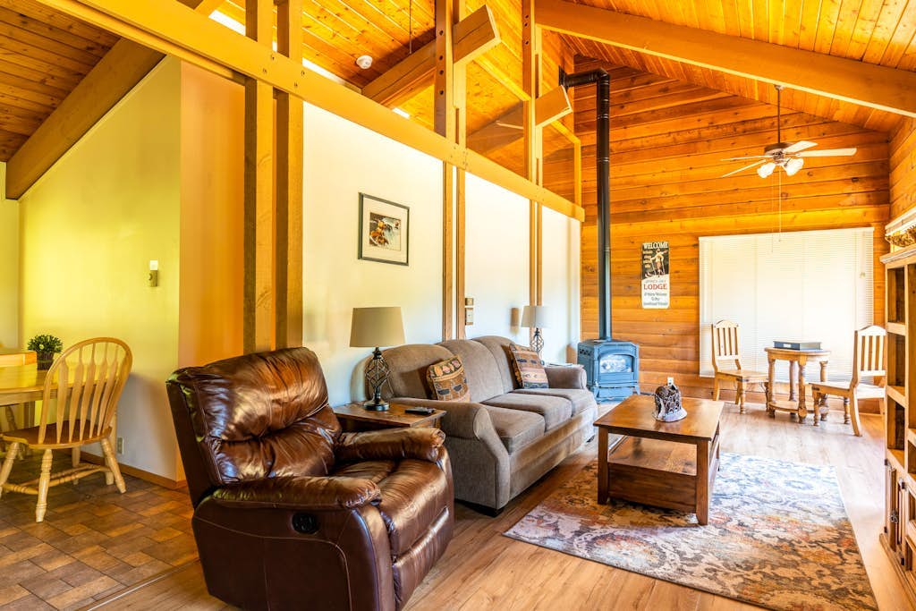 Rustic condo w/ fireplace & beautiful ski and mountain views - walk to lifts