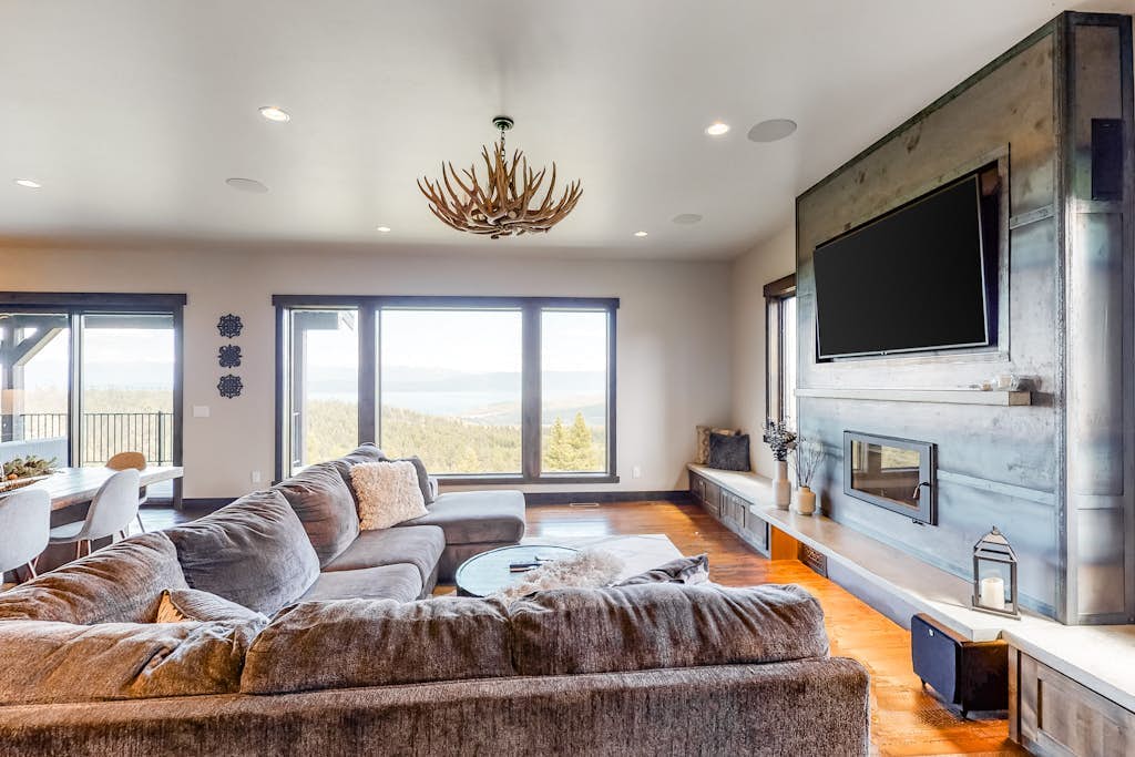 Gorgeous lake-view cabin with game room & fireplaces - near Blacktail Mountain
