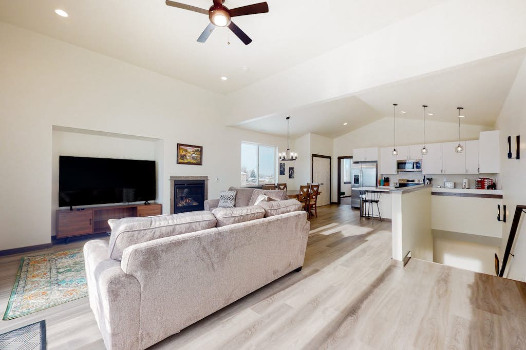 Charming home with mountain view, fireplace, balcony, & washer/dryer