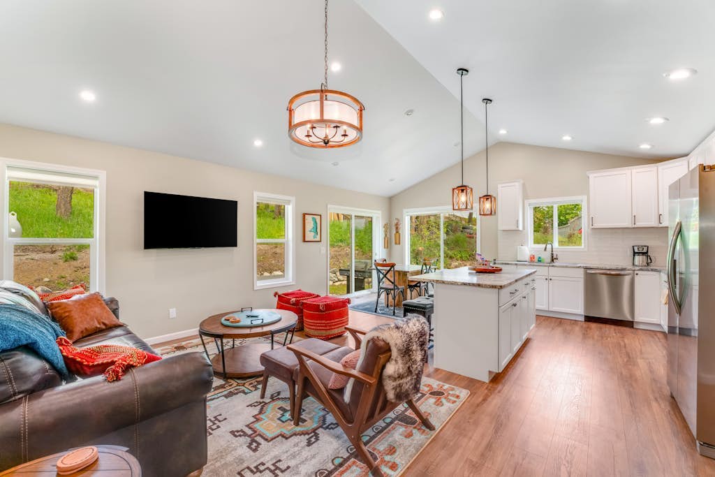 Charming single-level home with a patio, washer/dryer, & central AC