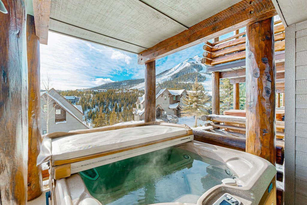Ski-in/ski-out townhome w/ private hot tub, WiFi, W/D