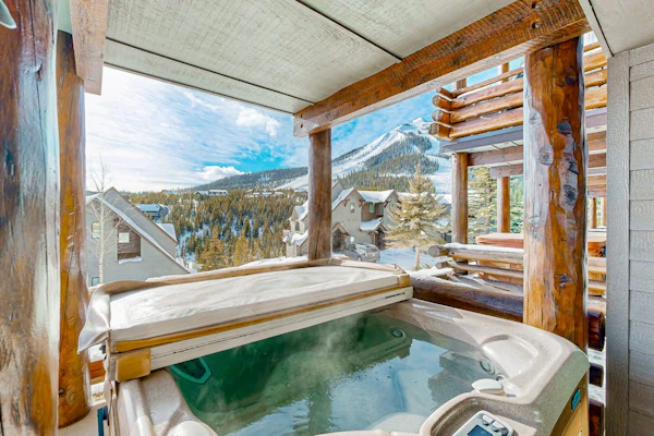 Ski-in/ski-out townhome w/ private hot tub, WiFi, W/D