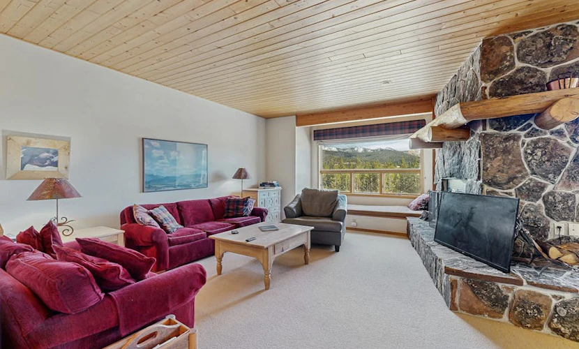 Slopeside ski-in/ski-out condo with private hot tub & panoramic views
