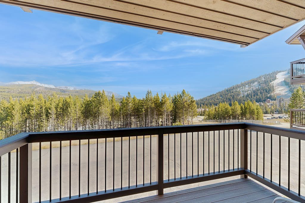 Slopeside ski-in/ski-out condo with private hot tub & panoramic views