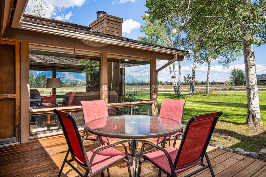 Amazing townhouse next to golf course with deck